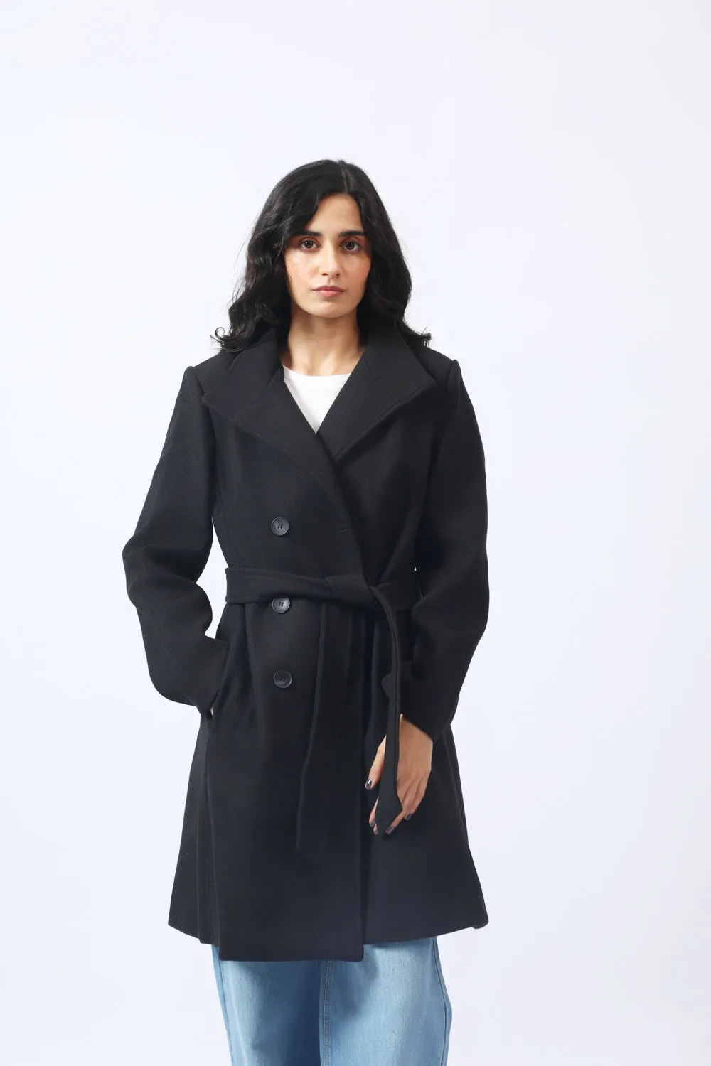 COAT WITH COLLAR DETAIL