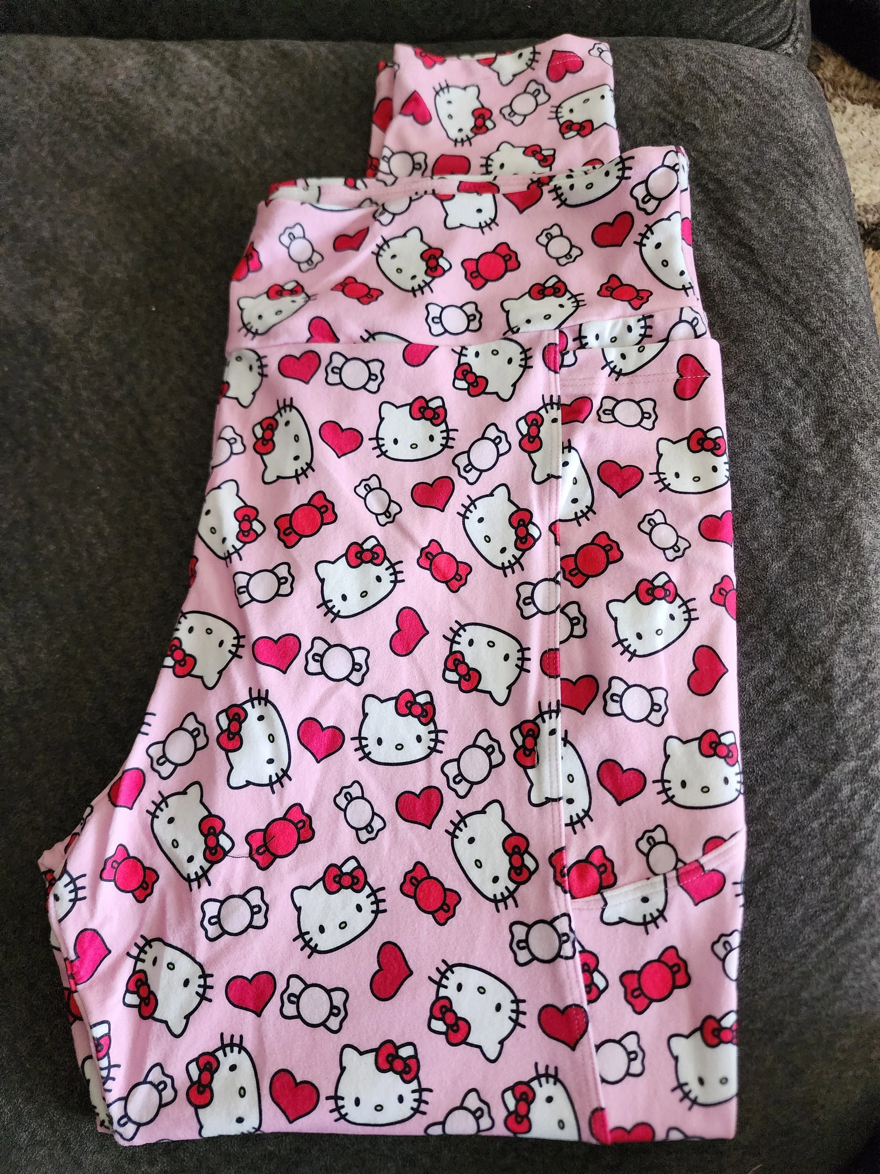 *CP Hello Kitty Bows and Hearts Leggings